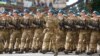 Порошенко доручив законодавчо закріпити військове вітання «Слава Україні!» – Полторак
