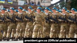 Законопроект президента пропонує заміну військового вітання в ЗСУ зразка «Здрастуйте, товариші!» та «Бажаємо здоров’я!» на «Слава Україні!»