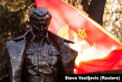 Памятник лидеру коммунистической Югославии Иосипу Броз Тито в Черногории. Для многих жителей бывшей СФРЮ Тито остается символом "старых добрых времен"