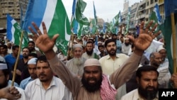 Supporters of Pakistan's Islamist party Jamaat-e-Islami shout slogans during a protest against the execution of convicted murderer Mumtaz Qadri in Karachi in March 2016. 