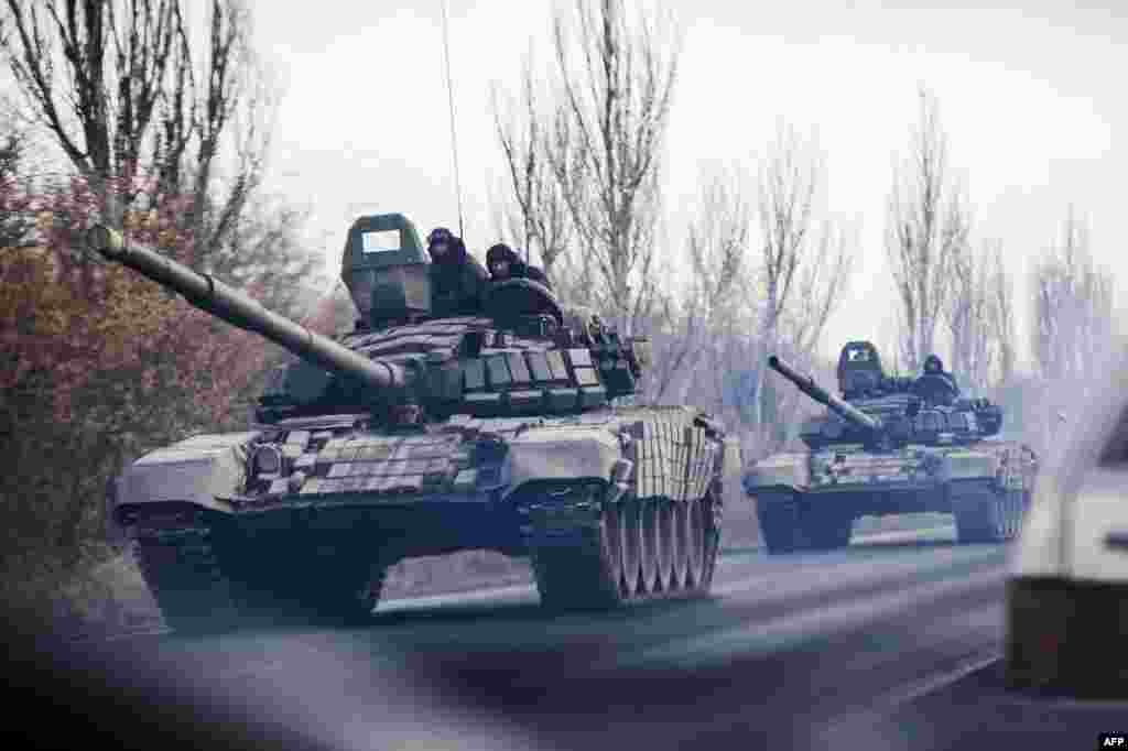 A column of tanks drives from rebel-held territory to Donetsk near the eastern Ukrainian town of Shakhtarsk. New unidentified armored columns rumbled toward the pro-Moscow rebel stronghold in eastern Ukraine as fears grew of a return to all-out fighting in the war-torn region. (AFP/Dimitar Dilkoff)