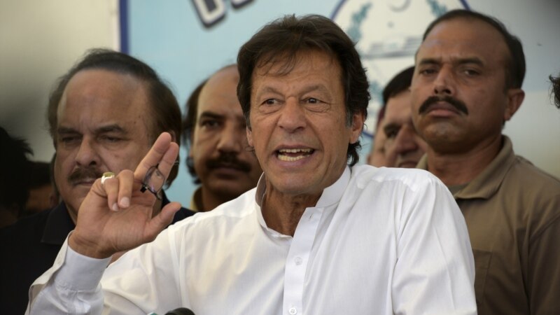 Khan Pakistanda reformalary geçirmegi söz berýär
