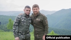 Ахмед Дудаев и Рамзан Кадыров, архивное фото