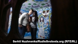 Дом-мазанка Полины Райко. Выставка Ukraine WOW на железнодорожном вокзале в Киеве, 11 февраля 2020 года