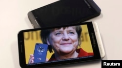 Ангела Мэркель на экране смартафону