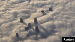 Varșovia văzută de sus în ceață.