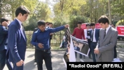 Акция протеста у дверей ОБСЕ. Душанбе, 2016