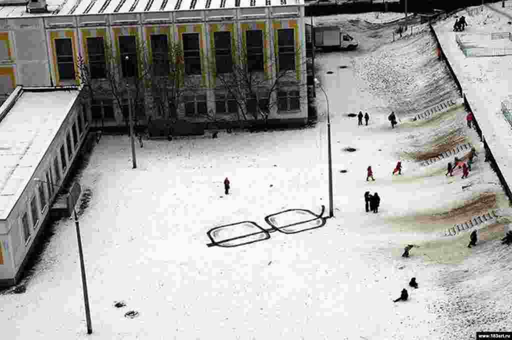 A giant pair of spectacles crafted from a streetlamp