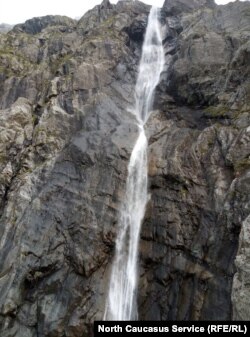 Мидаграбинский водопад в Даргавском ущелье, Северная Осетия