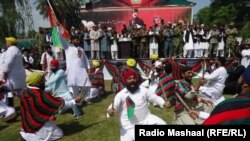 فرشته با زبان کودکانه اش: "مونژ سوله غوارو، افغانستان نن آژادی دی".