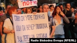 Протести во Скопје поради поскапувањето на електричната енергија, парното и горивата.