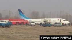 Самолет Boing 737 в аэропорту города Ош. 22 ноября 2015 года.