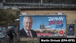 Предвыборный плакат Милоша Земана в Праге.
