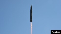 Солтүстік Кореяның Hwasong-14 құрлықаралық баллистикалық зымыраны сынағы. 4 шілде 2017 жыл. 