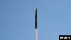 Racheta balistică intercontinentală Hwasong-14 în timpul testului din 4 iulie 2017