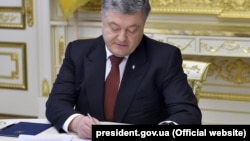 Ukrainian President Petro Poroshenko (file photo)