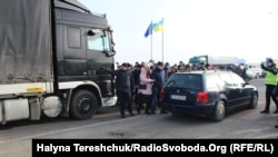 Protesters block the border at Rava-Ruska on January 10.