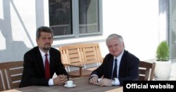 Yerevanda Edward Nalbandian Garo Paylanla görüşür