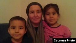 Жена и младшие дети Нурбека Курбанова.