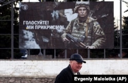 Білборд у місті Мар’їнці, що неподалік від окупованого російськими гібридними силами Донецька, 31 березня 2019 року