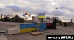 Фортификации у КПВВ «Чонгар» на админгранице с Крымом в время гражданской блокады Крыма, ноябрь 2015 года