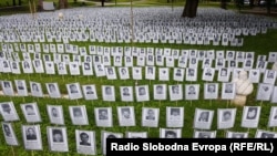 Fotografije žrtava zločina u Prijedoru bile su izložene u Sarajevu 31. maja 2019. na Dan bijelih traka, koji se obilježava kao dan sjećanja na prijedorske žrtve
