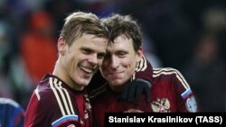 Russian soccer players Aleksandr Kokorin (left) and Pavel Mamayev (file photo)
