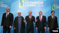 Әзербайжан, Иран, Ресей, Қазақстан және Түркіменстан президенттері төртінші Каспий елдері саммитінде. Астрахан, 29 қыркүйек 2014 жыл. 