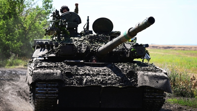 اوکراین ۹۰ عرادې T-72 ډوله ټانکونه ترلاسه کوي