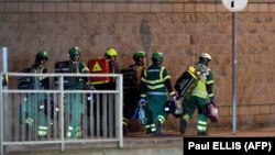 Британські медики і рятувальники на місці вибуху в Манчестері, Велика Британія, 23 травня 2017 року