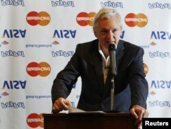 Джуліан Ассанж на прес-конференції в Лондоні 24 жовтня 2011 року