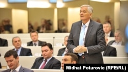 Nikola Spiric speaks in the House of Representatives in Sarajevo in December 2014.