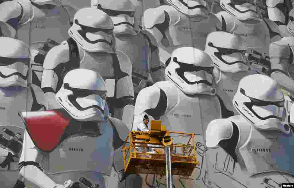 Artist Artur Kashak paints graffiti depicting stormtrooper characters from the Star Wars movies on a wall of a building in central Moscow. (Reuters/Sergei Karpukhin)