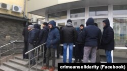 Біля суду в Ростові-на-Дону