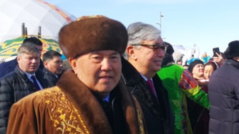 В Алматы задержали активиста с плакатом с «цитатой Назарбаева»