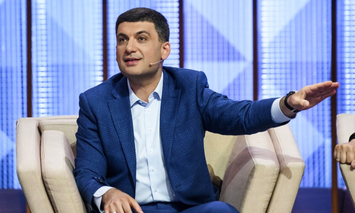 Експрем’єр Гройсман слідом за президентами теж повертає польську нагороду