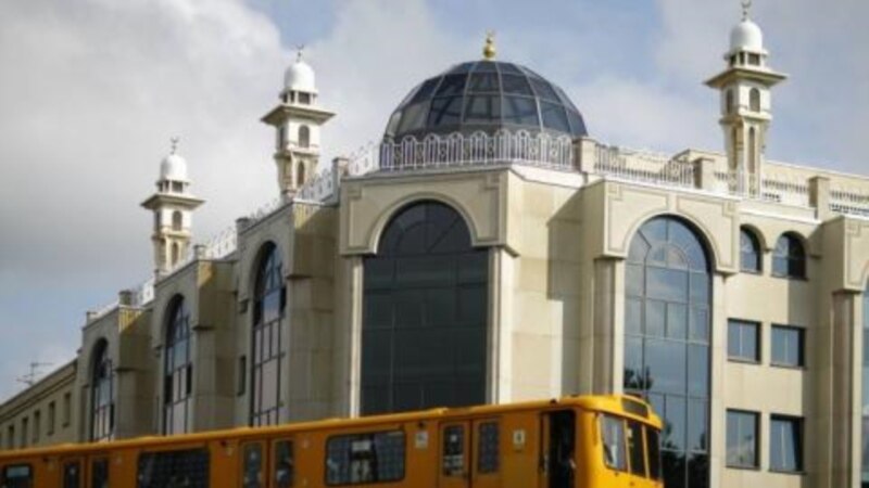 Иран постепено ги отвора џамиите од утре