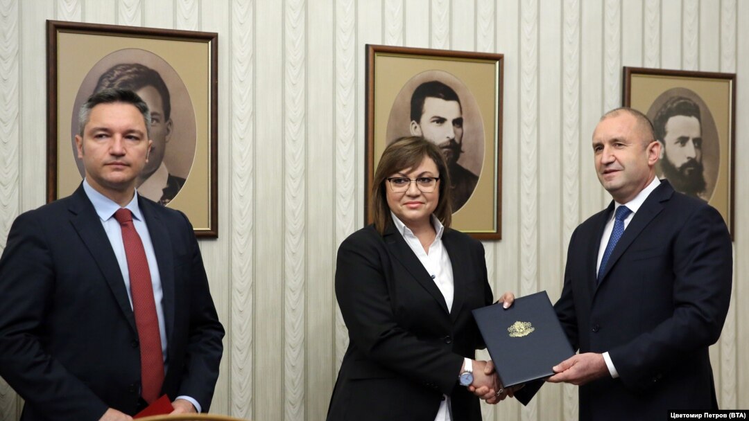 Президентът Румен Радев връчи на БСП третия проучвателен мандат за съставяне на правителство
