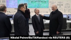 Александр Лукашенко посетил Белорусскую атомную электростанцию недалеко от города Островец, Беларусь, 7 ноября 2020 года.