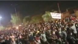 سوسنگرد یکی از شهرهایی است که مردم شبانه در آن تظاهرات اعتراضی برگزار می‌کنند