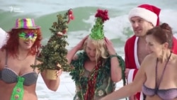 Одеські «моржі» влаштували новорічне купання (відео)