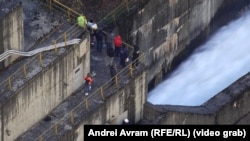 Golirea lacului de acumulare de la Barajul Vidraru.