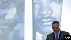 Jackson se adresează mulțimii la ceremonia de inaugurare a monumentului dedicat lui Martin Luther King, Jr. în Washington, DC, pe 16 octombrie 2011.