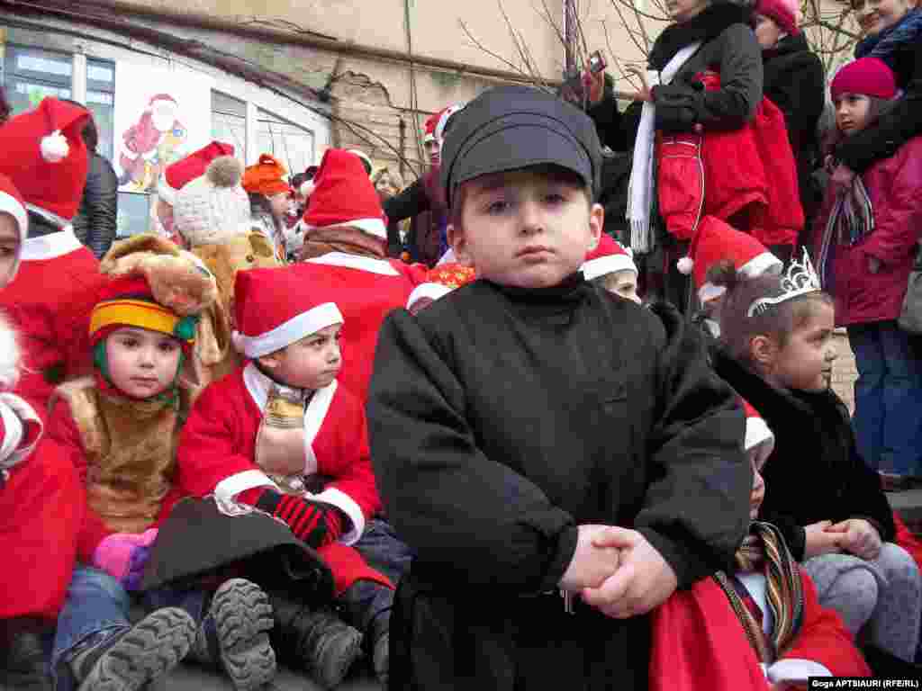 გორის პირველ საბავშვო ბაღში დევნილი ბავშვებისთვის საქველმოქმედო აქცია გაიმართა.