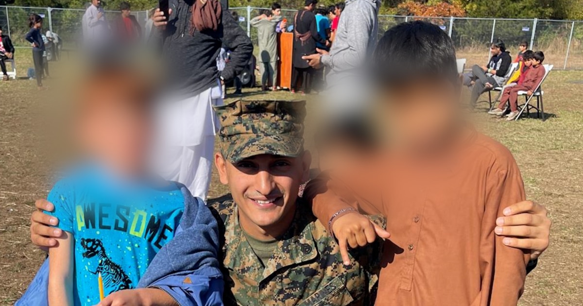 Në ditët e fundit të afatit  ish marinsi amerikan kërkon vëllanë në një kamp refugjatësh afganë në Katar