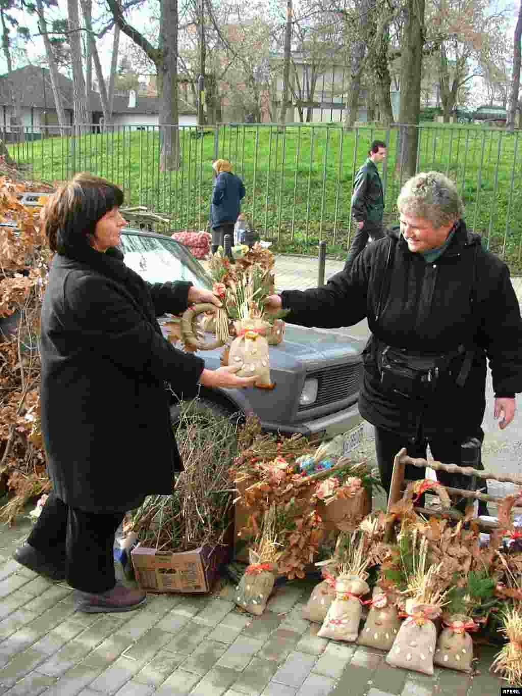 FOTO : Branko Vučković - Pred Božić se na ulicama svih gradovao prodavao badnjak, na fotografiji je prodaja badnjaka u Kragujevcu