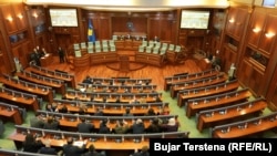 Deputetët e LVV-së dhe komuniteteve joserbe gjatë seancës së 19 nëntorit. (Foto: Bujar Tërstena/REL)