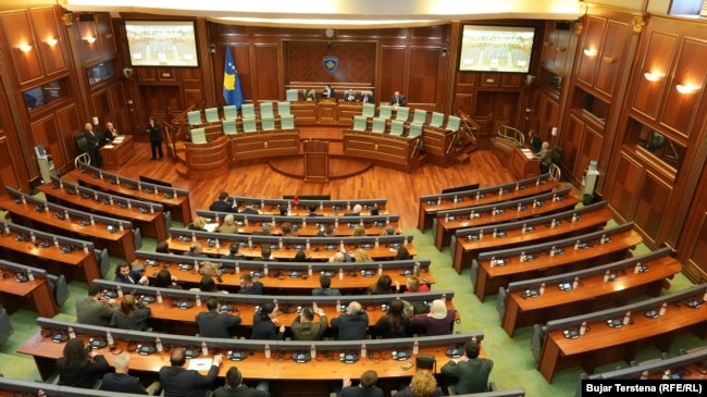 Deputetët e LVV-së dhe komuniteteve joserbe gjatë seancës së 19 nëntorit. (Foto: Bujar Tërstena/REL)