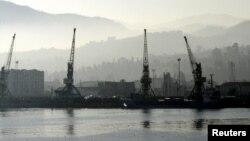 Порт в Анаклиа был частью грандиозного плана построить с нуля целый город, который уже заранее получил называния Лазика. Эту идею "Грузинская мечта" в свое время называла бредовой и никчемной