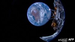 Первый снимок Земли из окрестностей Луны, сделанный аппаратом американской компании Intuitive Machines 16 февраля 2024